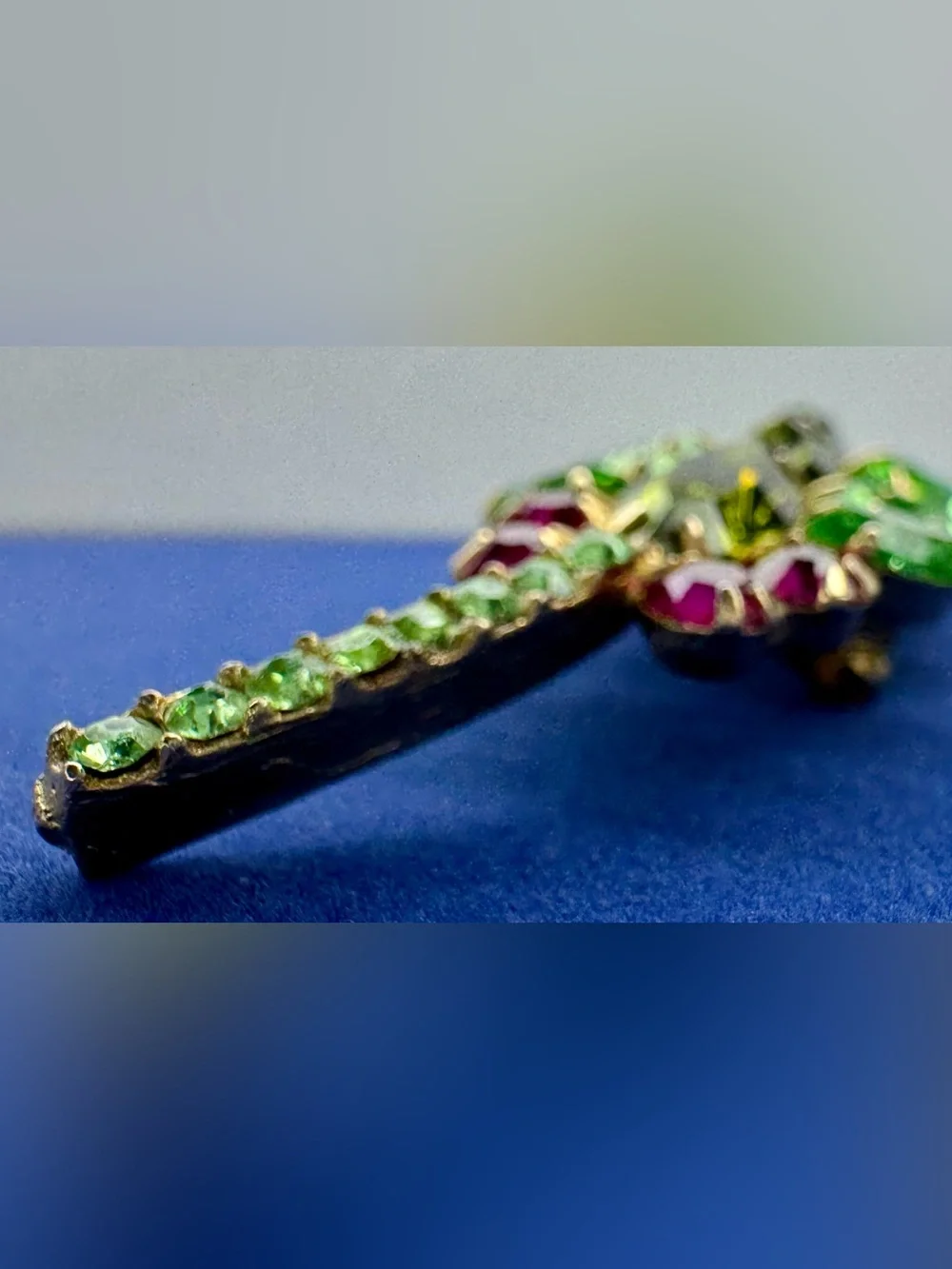 Vintage Juliana D&E Rhinestone Leaf Brooch Green Fuchsia Verified #6086